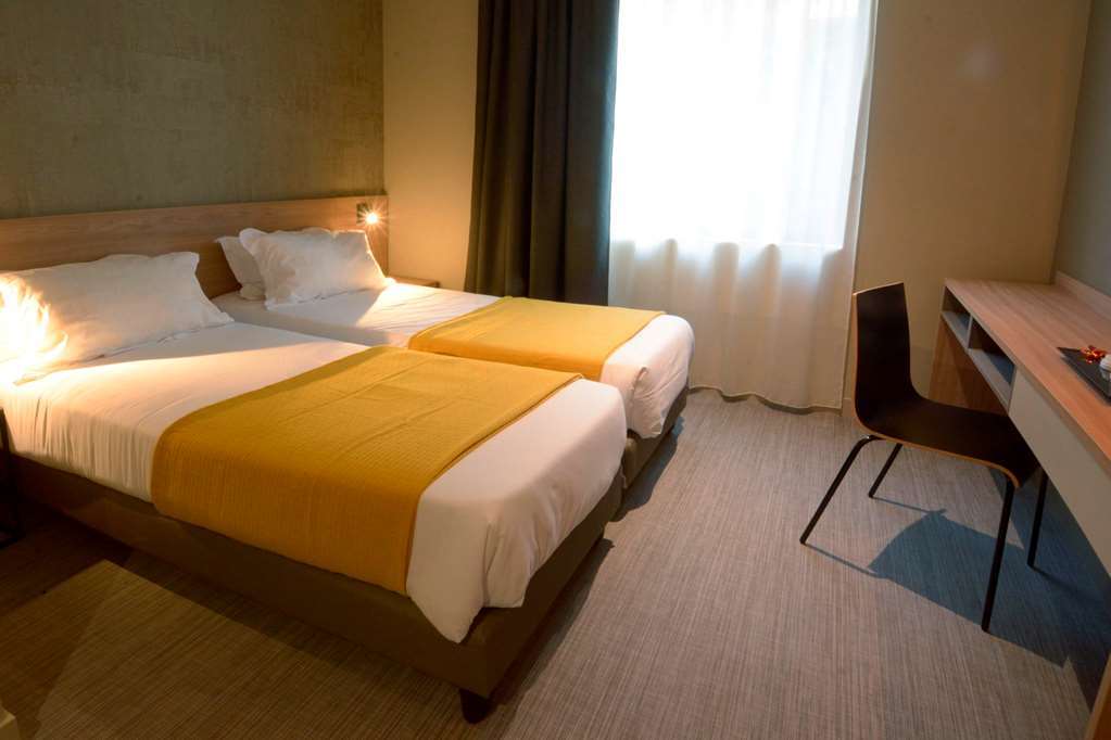 Aparthotel 37 Lodge Courbevoie Paris La Defense Room photo