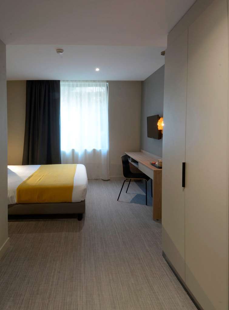 Aparthotel 37 Lodge Courbevoie Paris La Defense Room photo