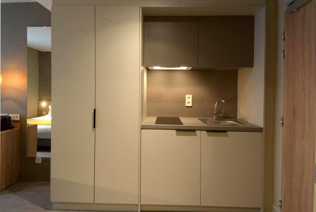 Aparthotel 37 Lodge Courbevoie Paris La Defense Room photo